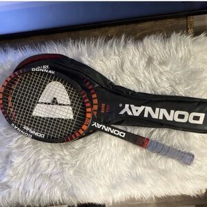 DONNI. Black and Red Tennis Racket
